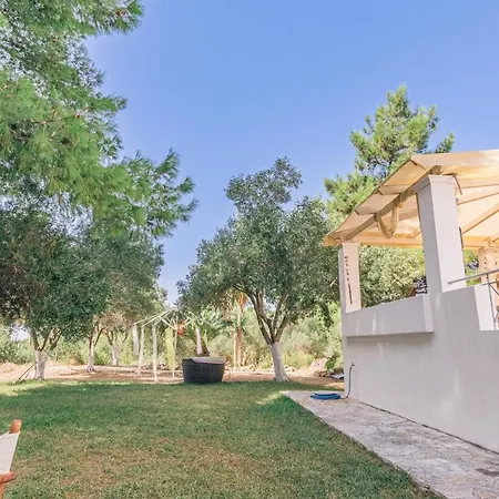 Dionisia, Relaxation With Jacuzzi Retreat Villa